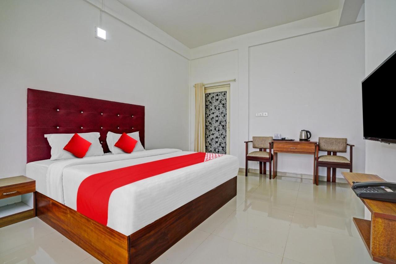 Oyo Flagship 81260 Star Lights Hotel Munnar Exterior photo