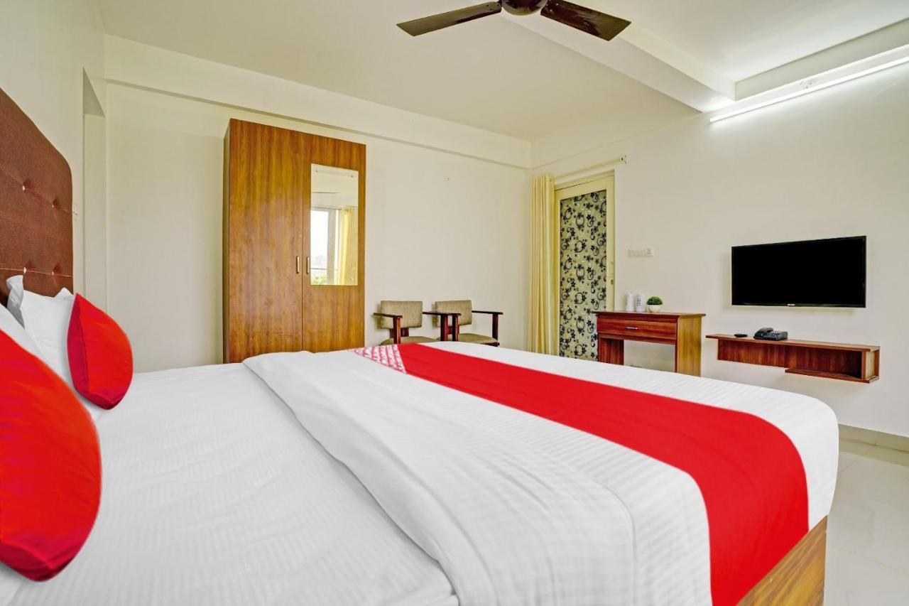 Oyo Flagship 81260 Star Lights Hotel Munnar Exterior photo