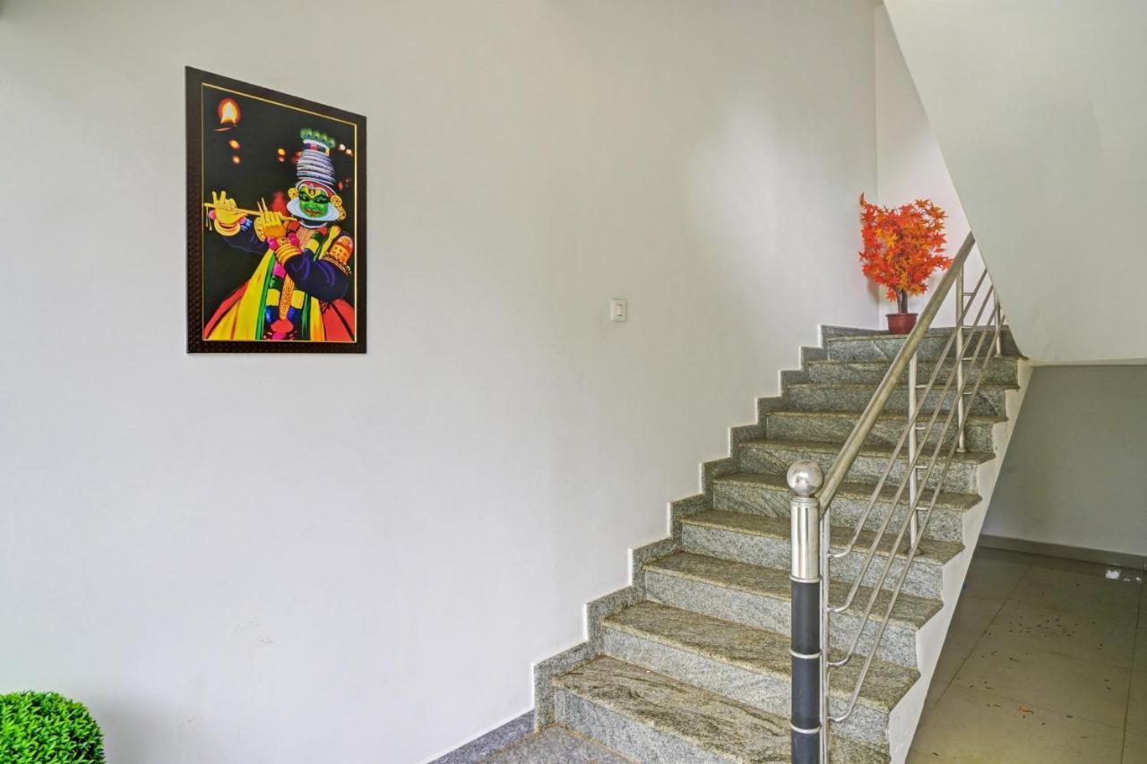 Oyo Flagship 81260 Star Lights Hotel Munnar Exterior photo