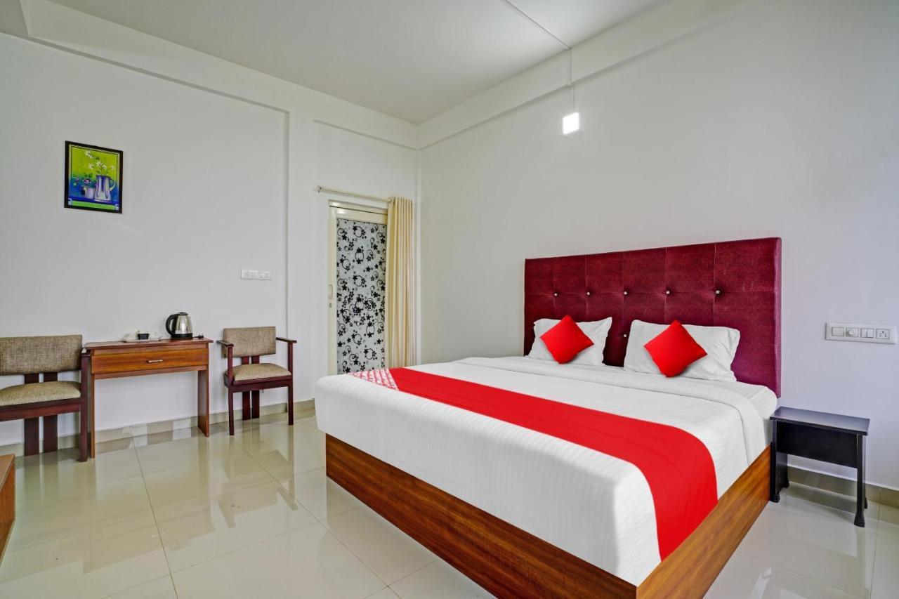Oyo Flagship 81260 Star Lights Hotel Munnar Exterior photo