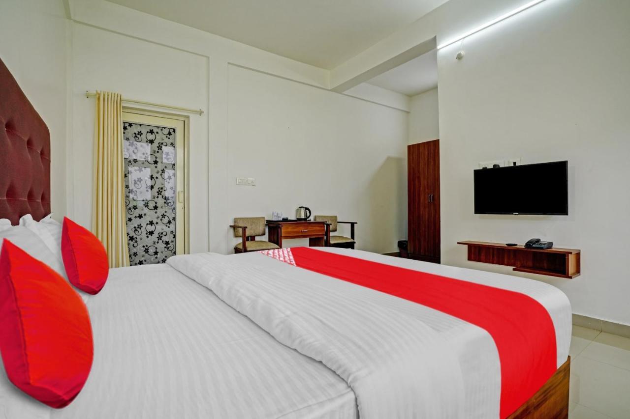 Oyo Flagship 81260 Star Lights Hotel Munnar Exterior photo