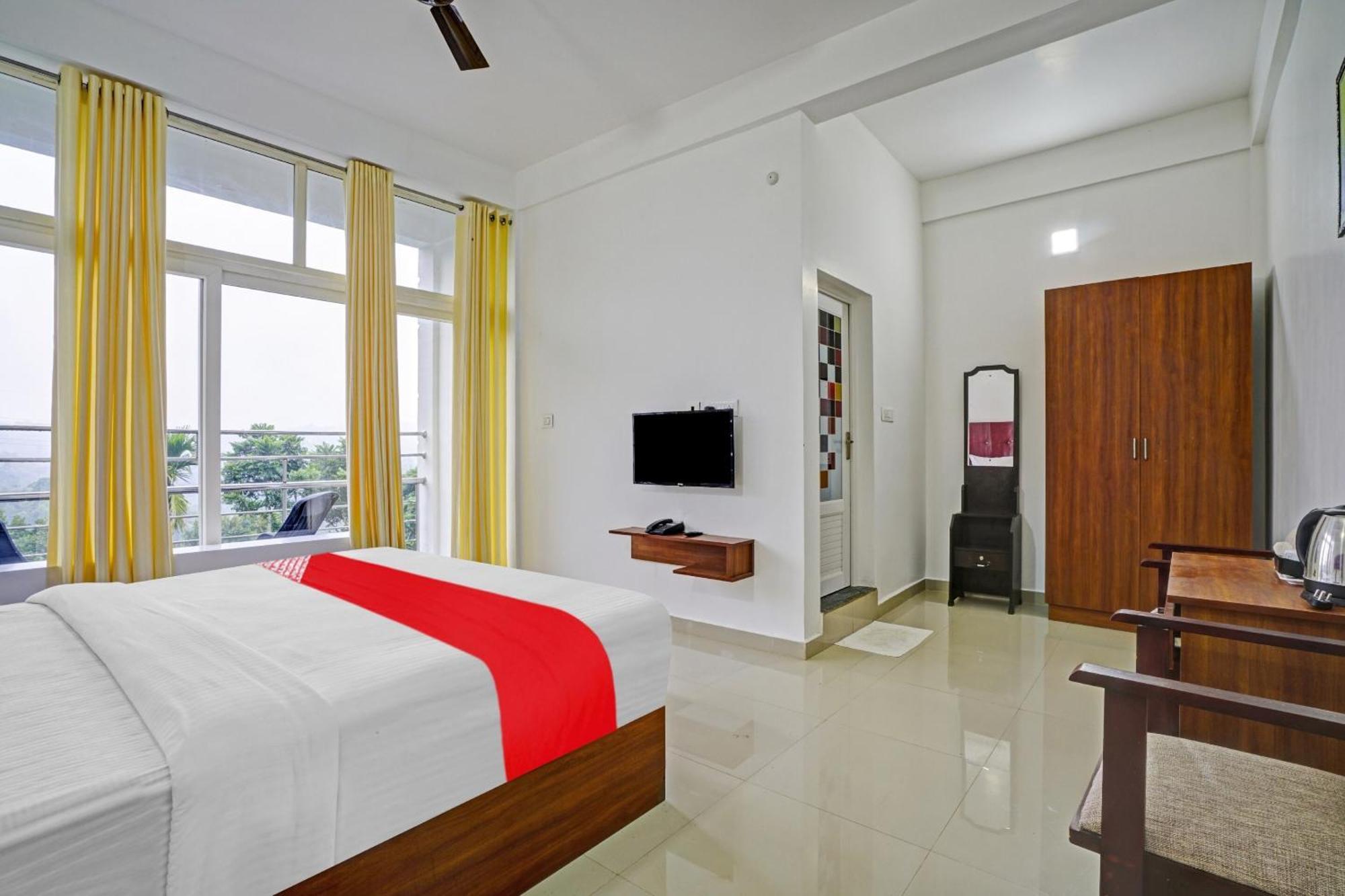 Oyo Flagship 81260 Star Lights Hotel Munnar Exterior photo