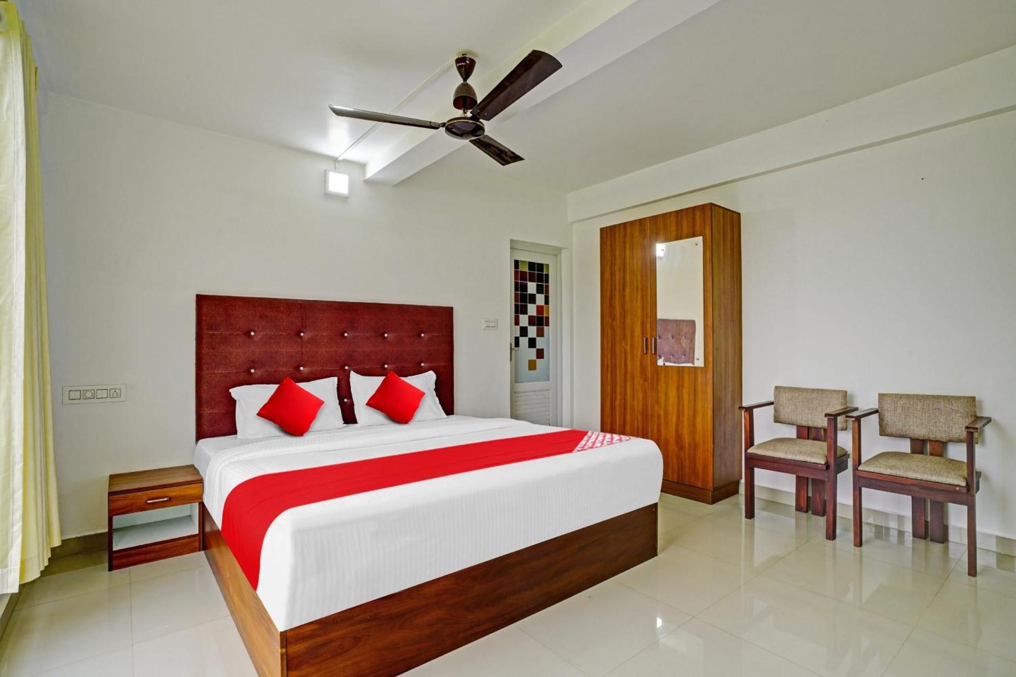 Oyo Flagship 81260 Star Lights Hotel Munnar Exterior photo
