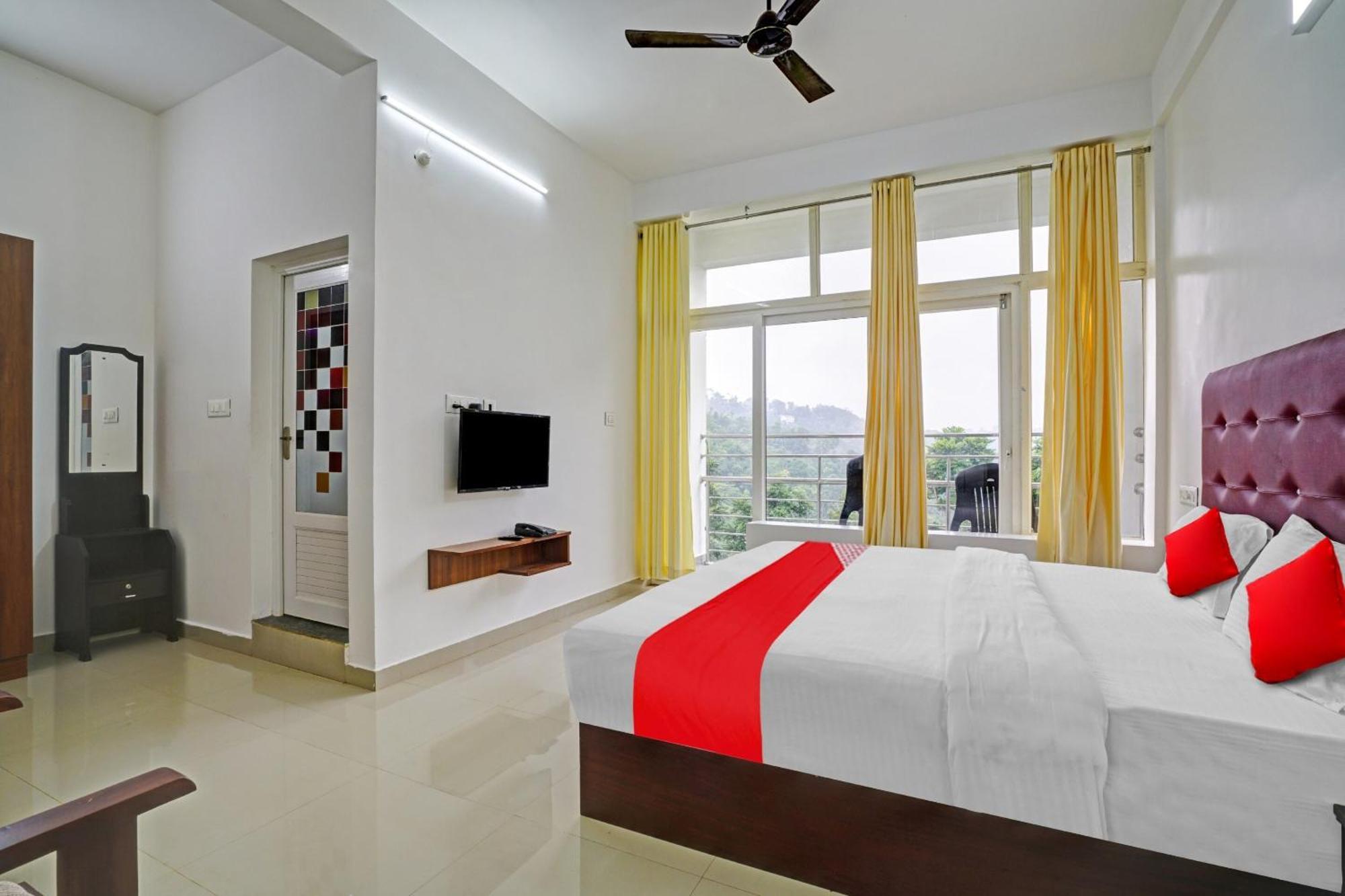 Oyo Flagship 81260 Star Lights Hotel Munnar Exterior photo